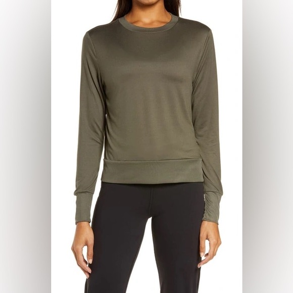 Vuori Tops - Vuori Daydream Performance Long Sleeve Crewneck Tee in Oregano Size M